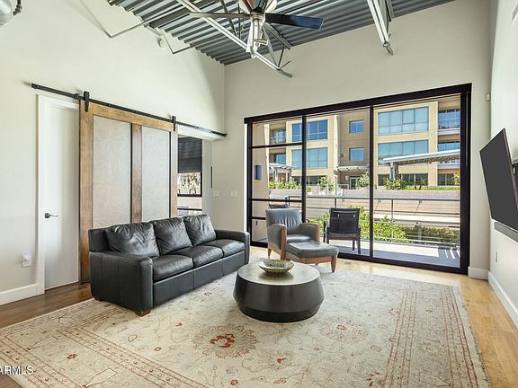 3rd image of 15215 N KIERLAND Boulevard #412