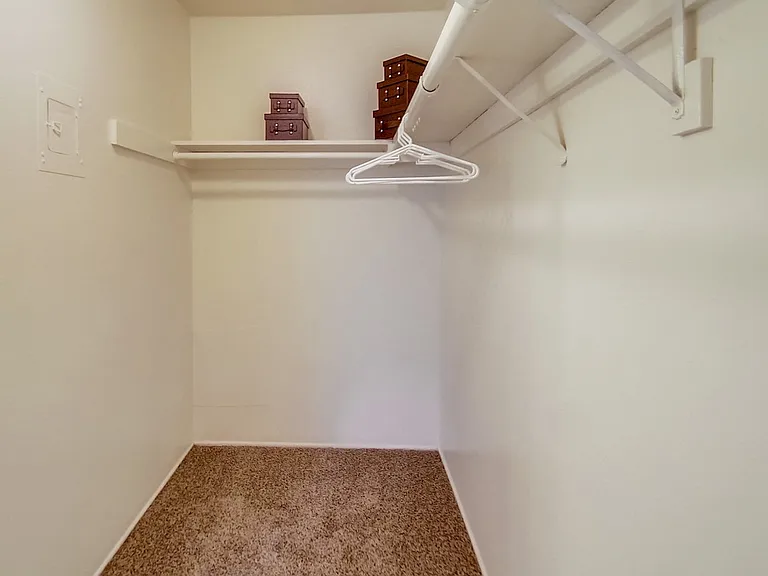 Grand Regency Apartments — Photo 10