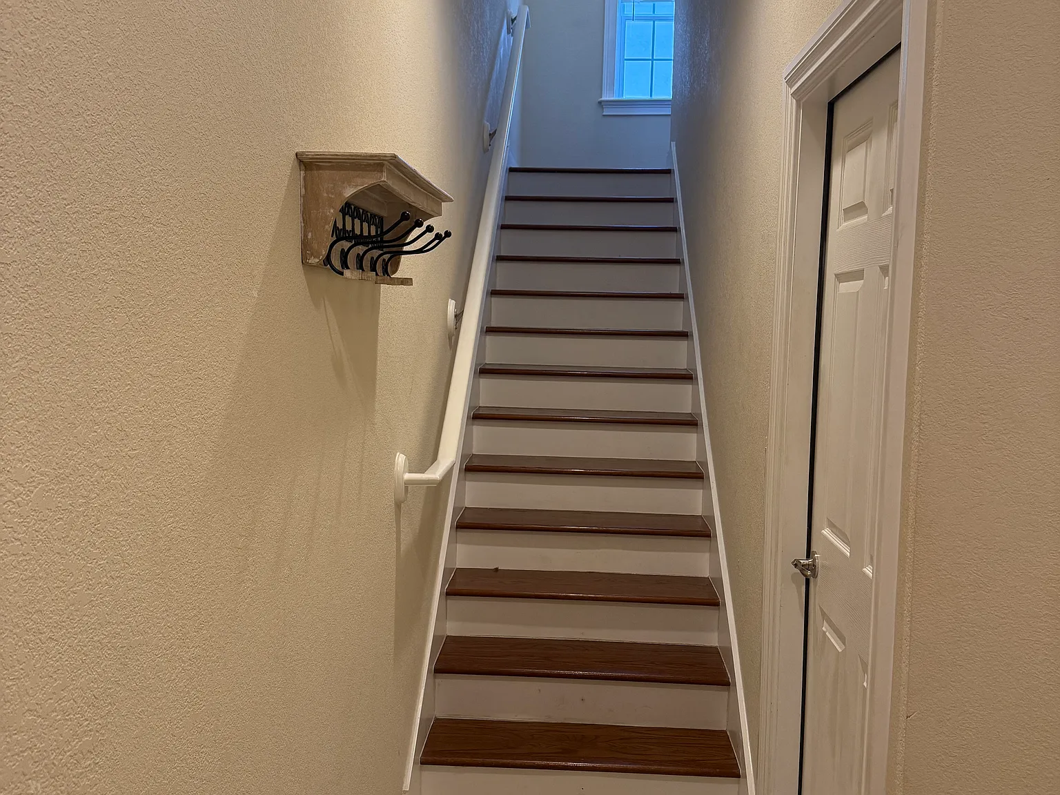 3 bed, 2.5 bath, 1740 sqft, $3,200 — Photo 4