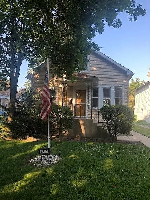 8519 School St photo 1