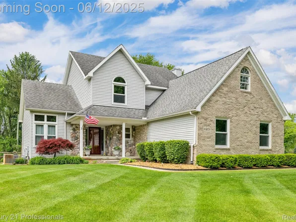 11213 Youngstree Ct, Davisburg, MI 48350