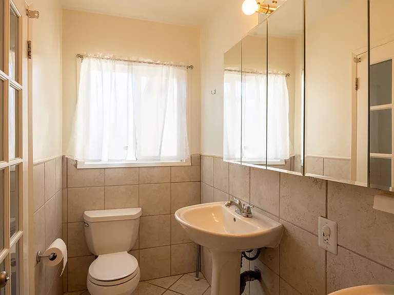 23216 Friar St — Photo 21