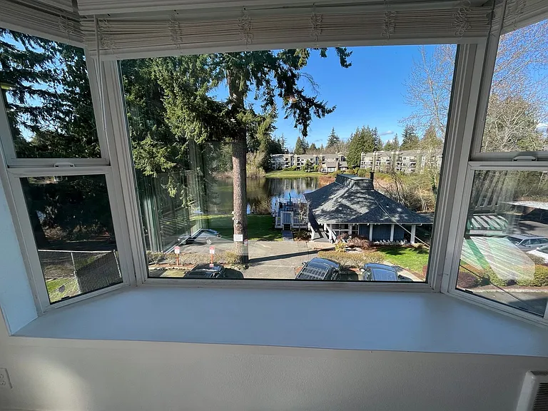 Lakeside Apartments — Photo 12