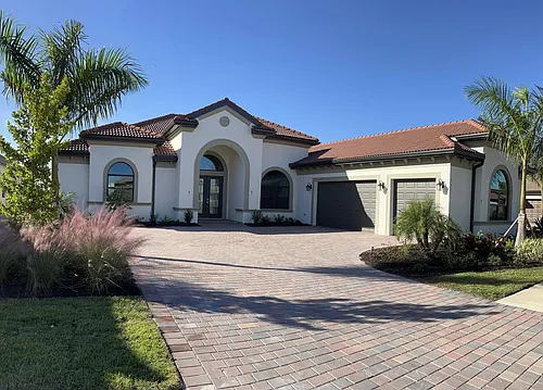 597 Maraviya Blvd Photo 1