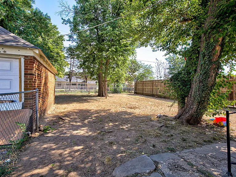 2215 W Broadway Ave #1 — Photo 57