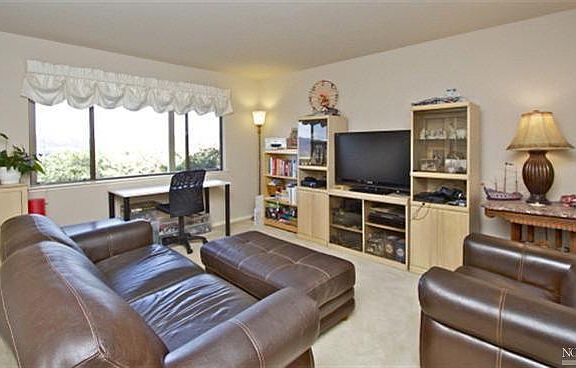 3rd image of 24 Noche Vista Ln