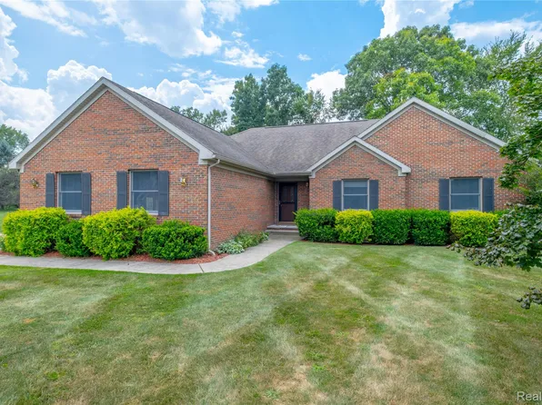 15140 Heritage Ln, Linden, MI 48451