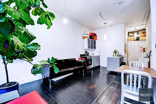 Rented by Bond New York | media 25