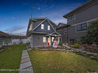 136 Sunset Ave, Greenfield Township, PA 18407