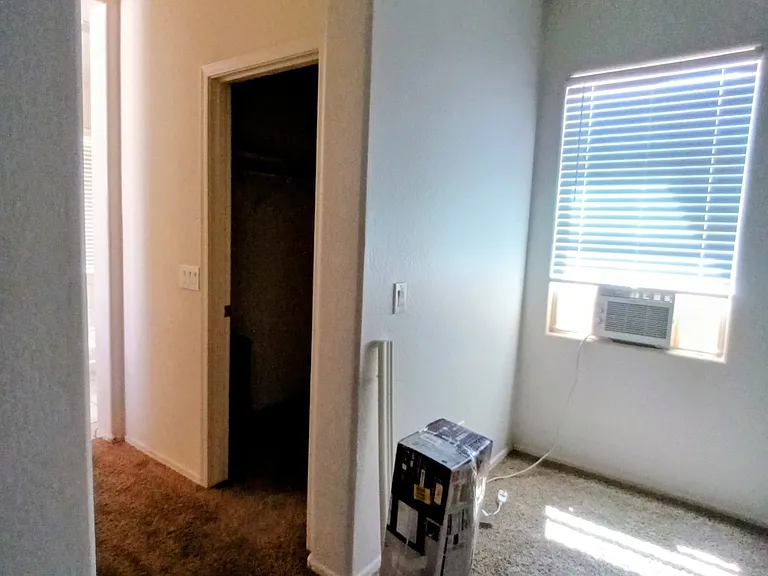 N 77th Gln — Photo 40