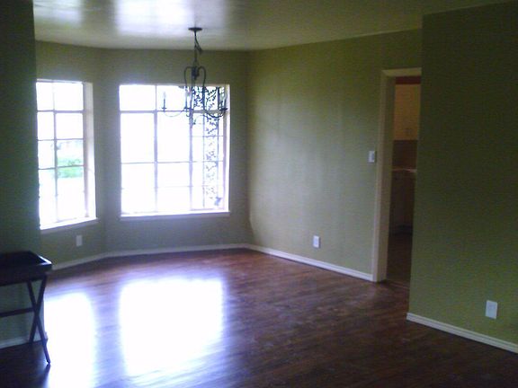 Living/Breakfast Nook