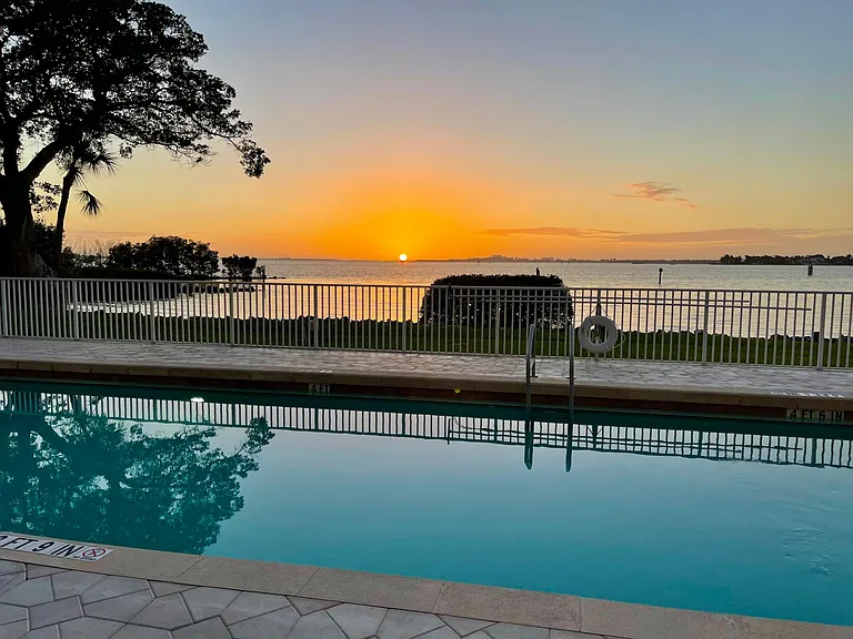 14200 Royal Harbour Ct — Photo 49