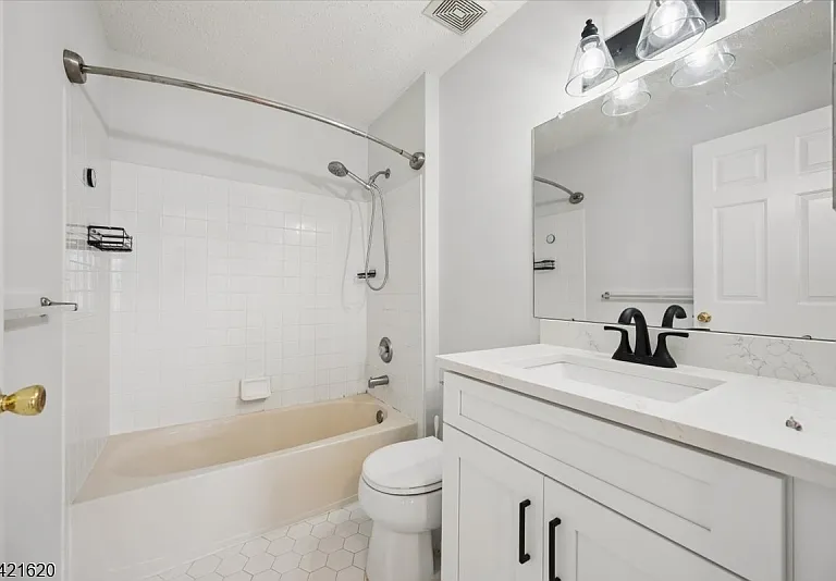 82 Hancock Dr — Photo 35