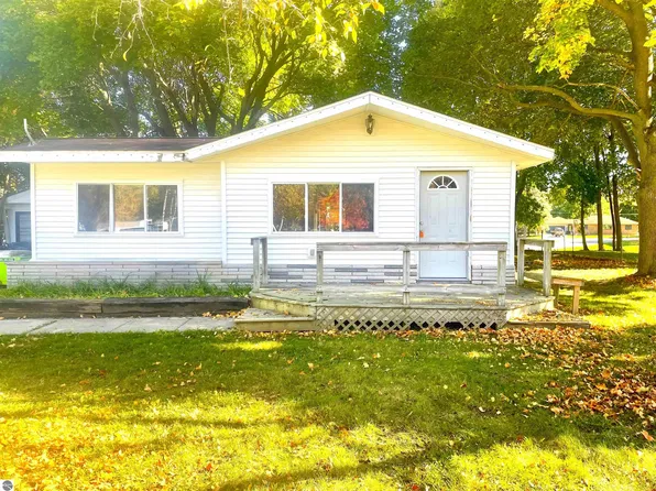 329 S M 18, Gladwin, MI 48624
