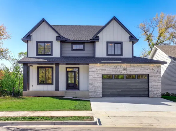 621 Kraewood Dr, Northfield, MN 55057