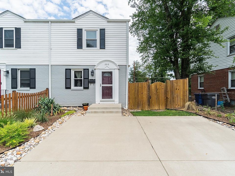 1st image of 2312 Victory Dr