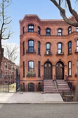 Sold by Compass | media 19