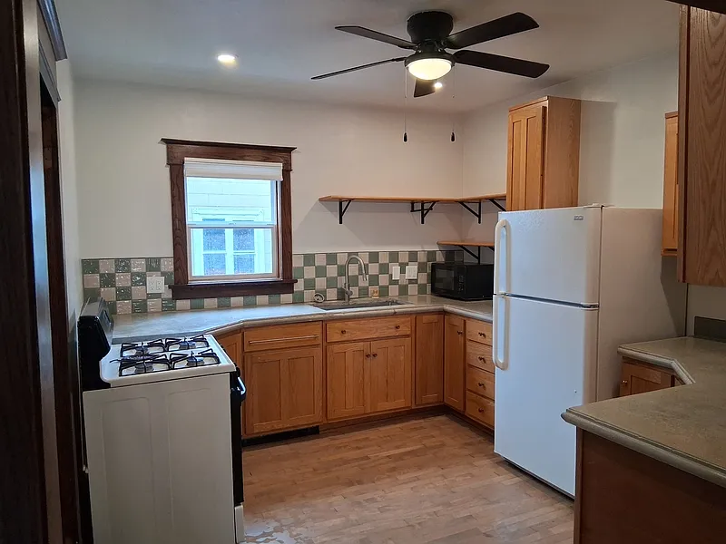 2 bed, 1.0 bath, $1,349 — Photo 3