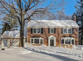 8016 N Links Way, Fox Pt, WI 53217