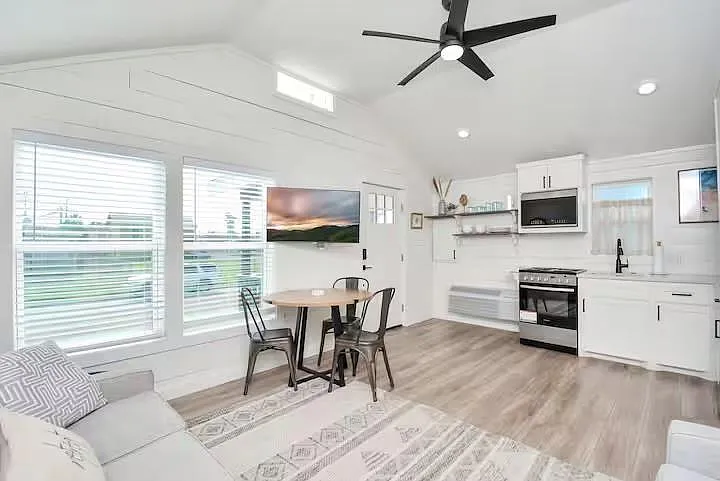 5324 Avenue L — Photo 6