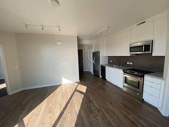 2nd image of 2173 Market St #312