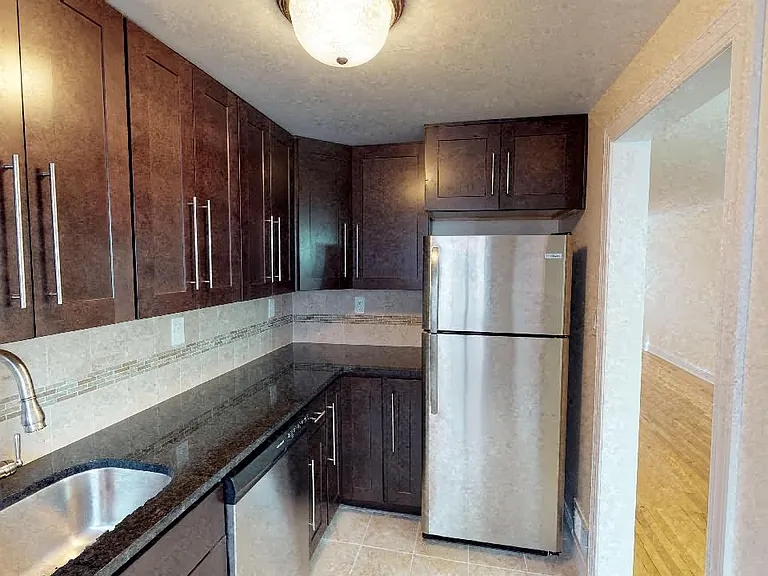 Spring Hill Apartments — Photo 12