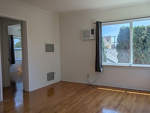 4th image of 132A Lukens Pl