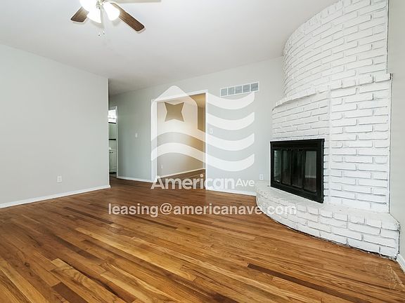 918060_003_living_room_4.jpg