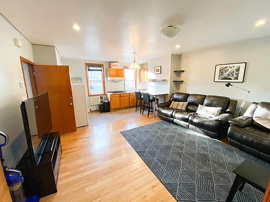 Rented by Capri Jet Realty Corp | media 1