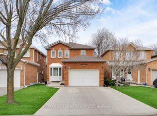 3310 Greenbelt Cres, Mississauga, ON L5N 5X1