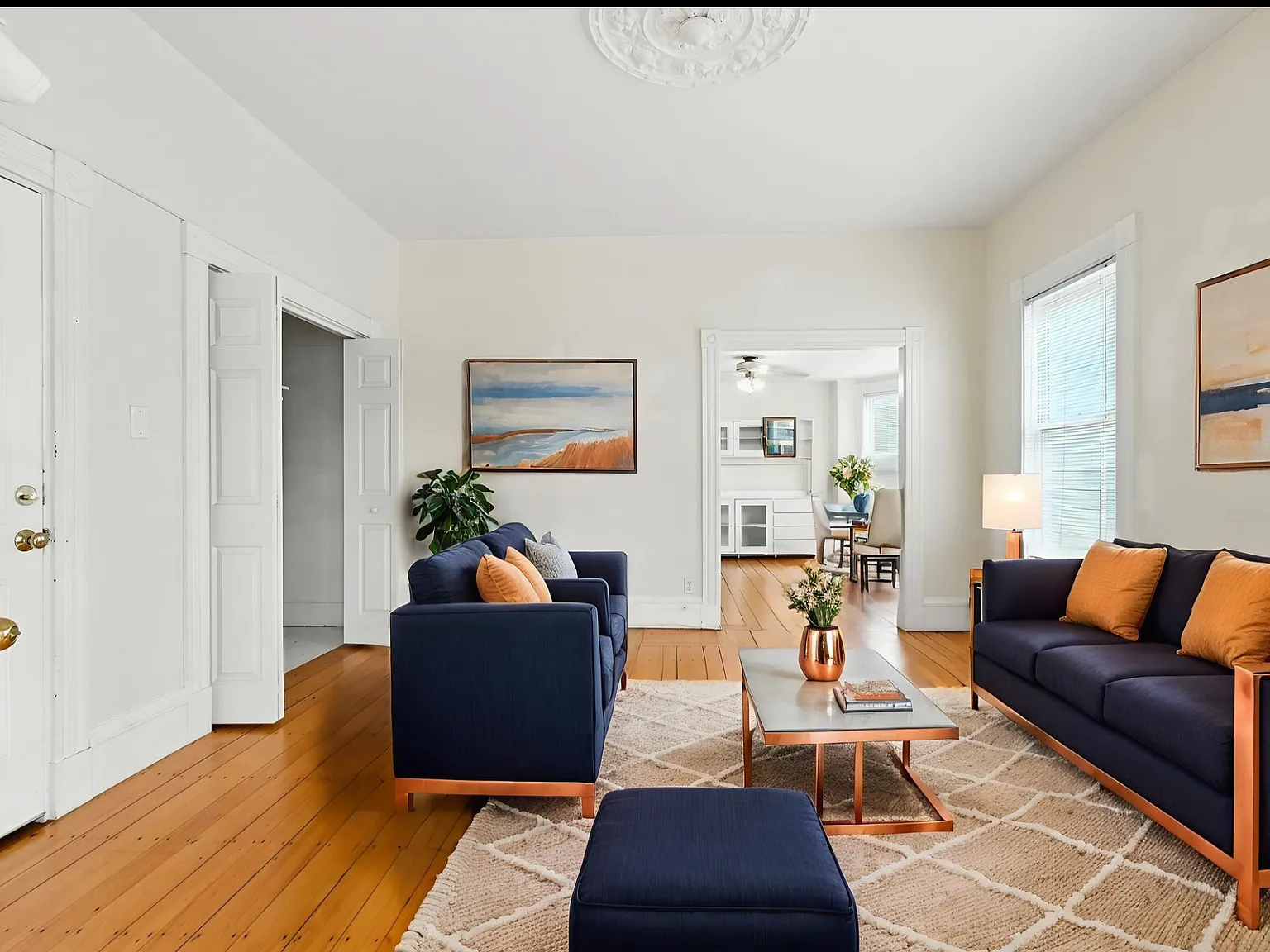 3 bed, 2.0 bath, 1900 sqft, $3,000 — Photo 2