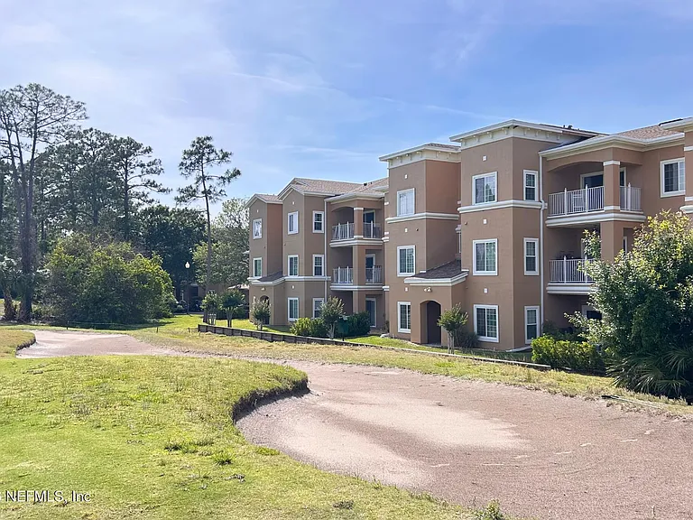 540 Florida Club Blvd #306 — Photo 29