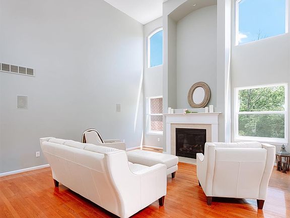 3rd image of 4006 Chanticleer Ln