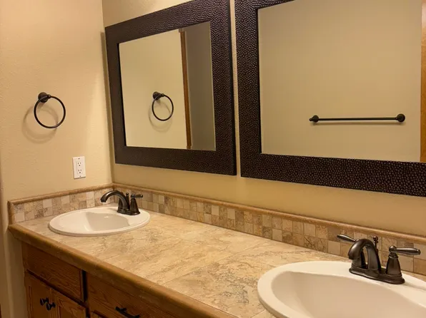 10932 N Point Hayden Dr, Hayden Lake, ID 83835