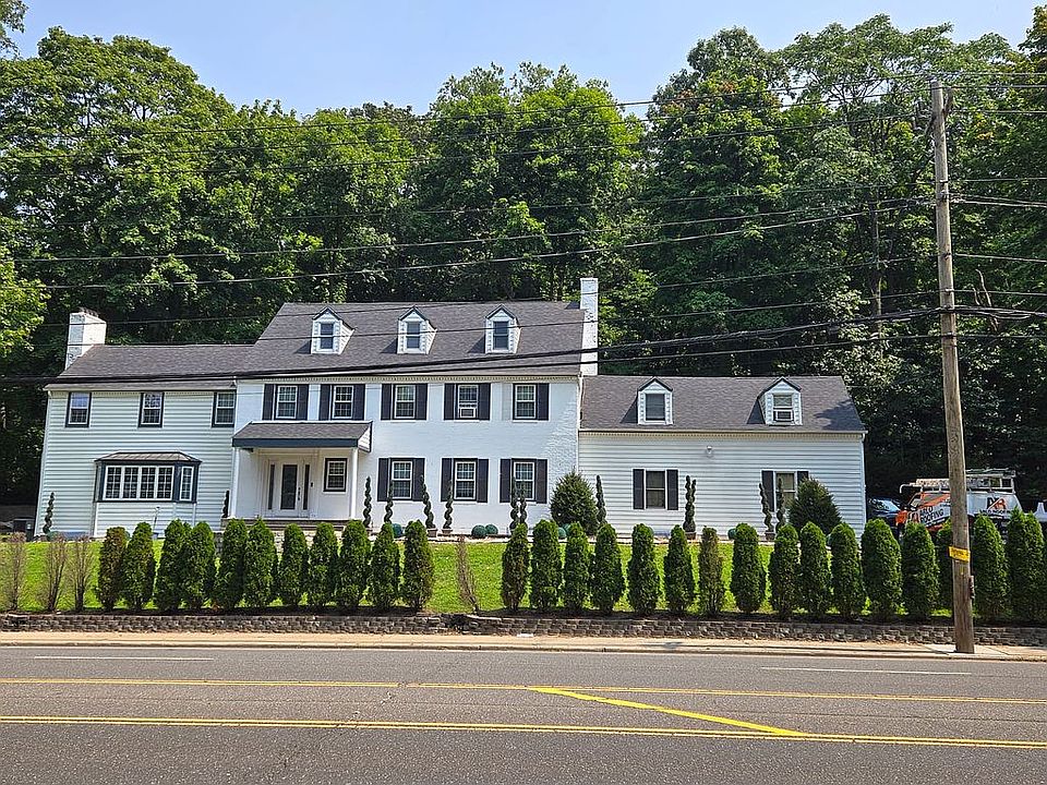 1st image of 605 Glen Cove Rd