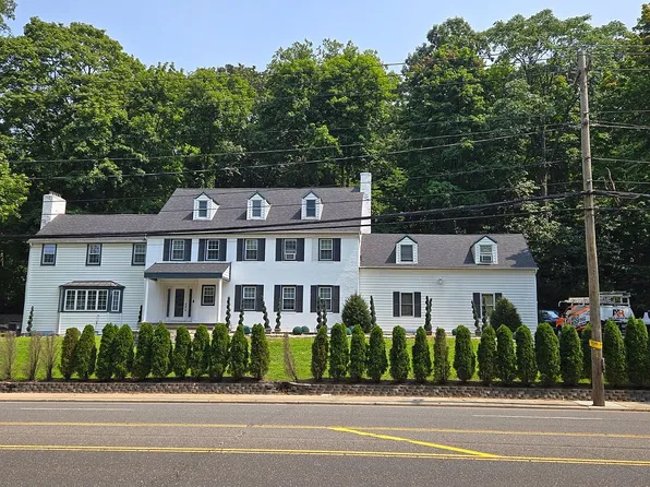 605 Glen Cove Rd, Roslyn, NY 11576