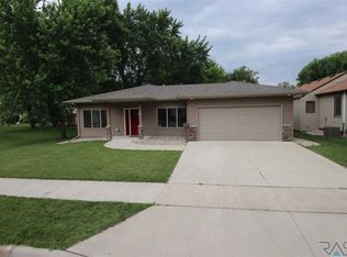 221 W 3rd St, Canton, SD 57013