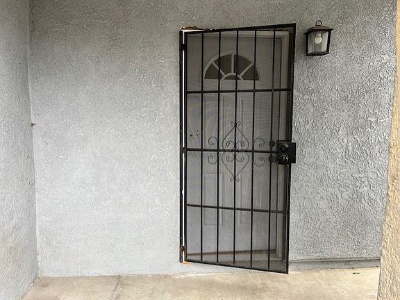 3rd image of 2884 N Sierra Way