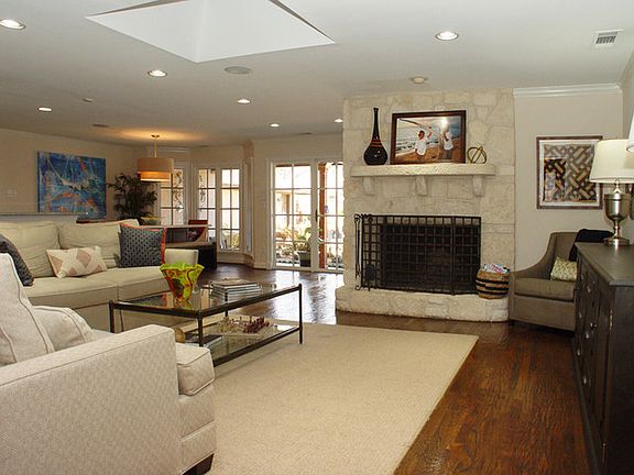 3rd image of 4637 Alta Vista Ln