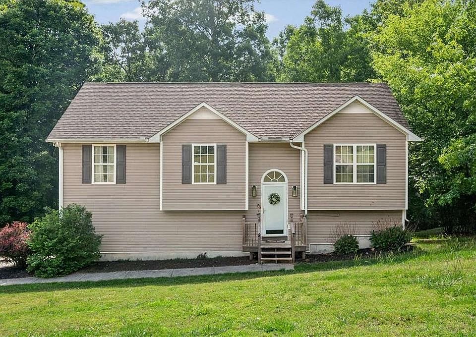 1st image of 340 Brody Dr NE