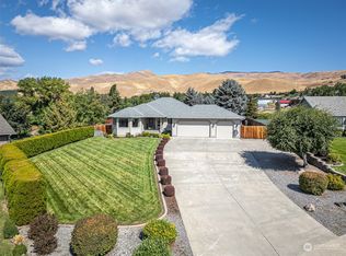 1750 Warm Springs Dr, Wenatchee, WA 98801