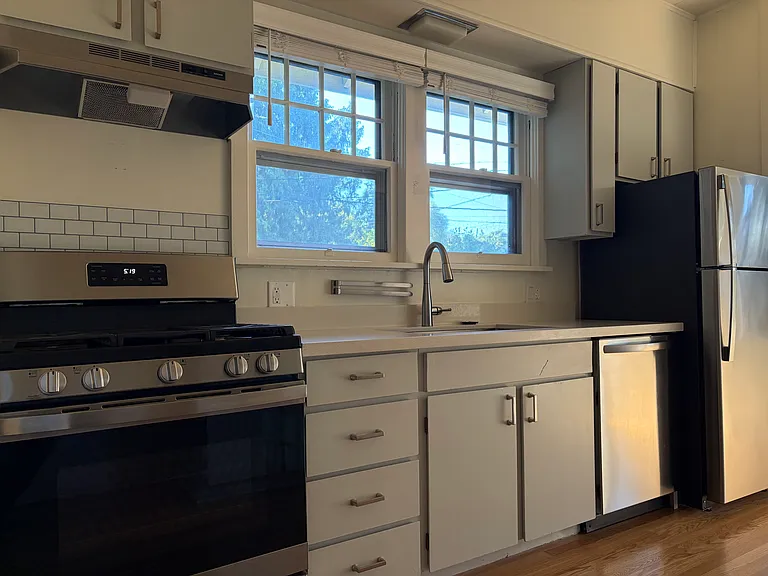 5407 Fauntleroy Way SW — Photo 10