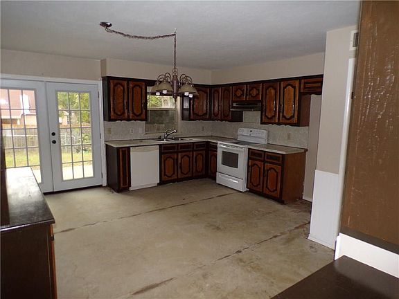 5th image of 1735 Meadowcrest Ln