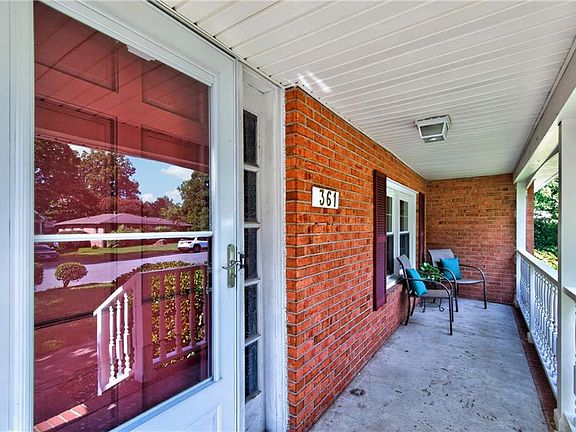 3rd image of 361 Hopemont Cir