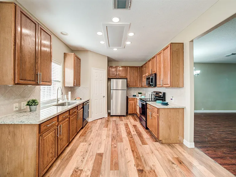 419 Thorpe Springs Dr — Photo 15