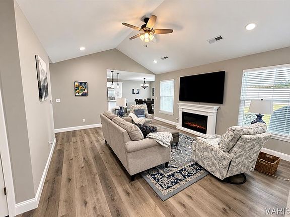 5th image of 1041 Ivy Ln