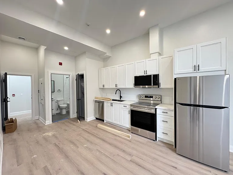 208 King St E #1 — Photo 6