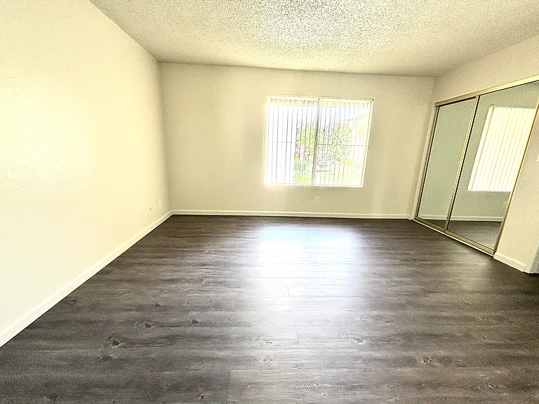 Oakwood Apartments — Photo 48