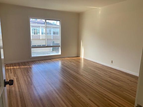 4th image of 215 Harvard St