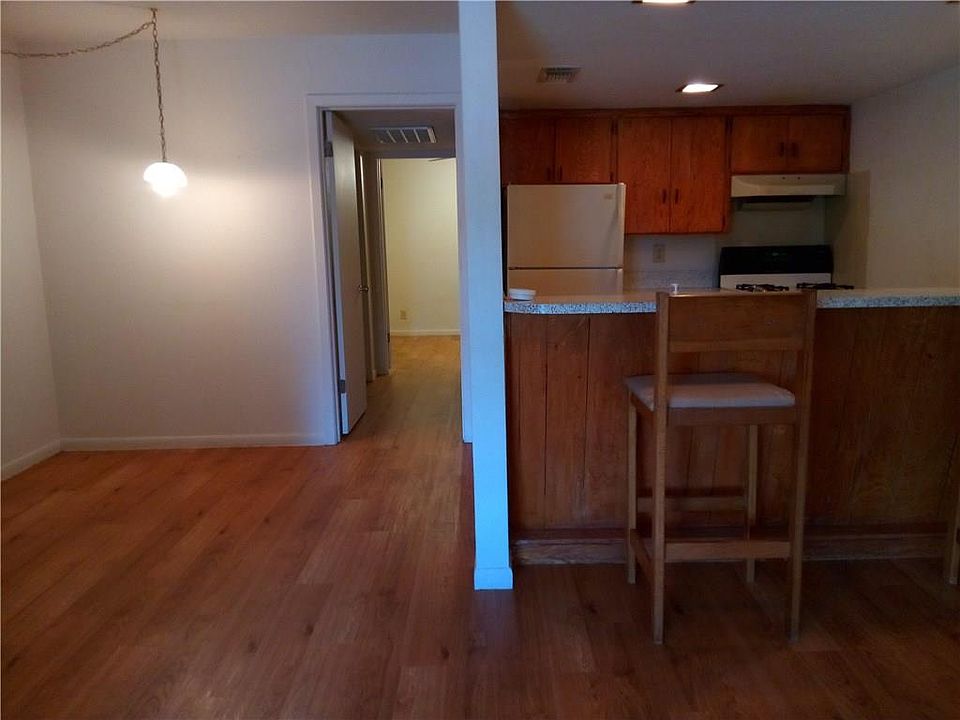 2nd image of 115 Hann St APT 8